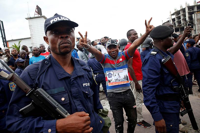 Сторонники избранного президента Демократической республики Конго после объявления предварительных результатов президентских выборов