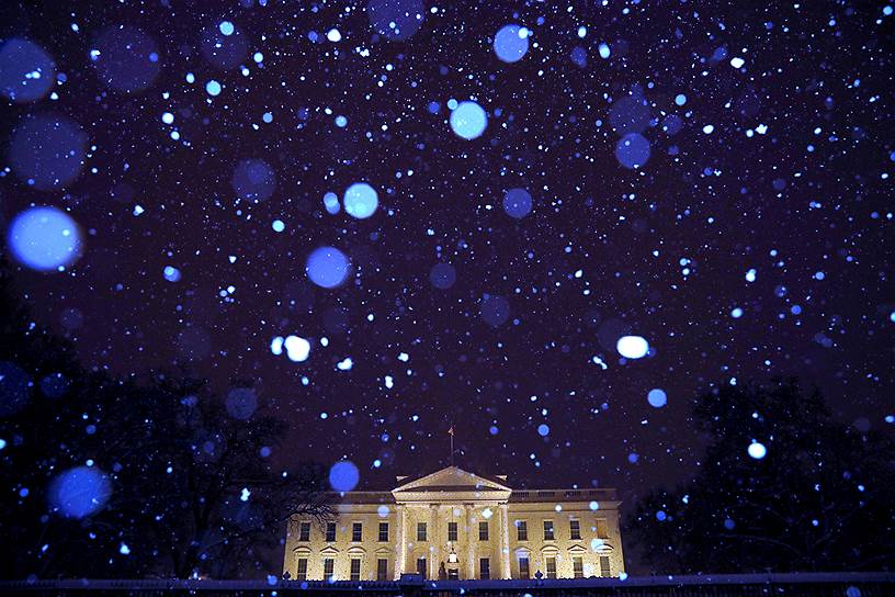 Вашингтон, США. Белый дом во время снегопада