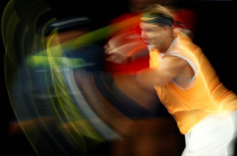 Мельбурн, Австралия. Испанец Рафаэль Надаль во время матча во втором круге теннисного турнира Australian Open