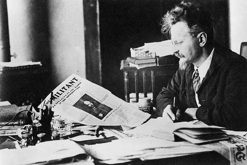Турция. Лев Троцкий за рабочим столом, 1933 год