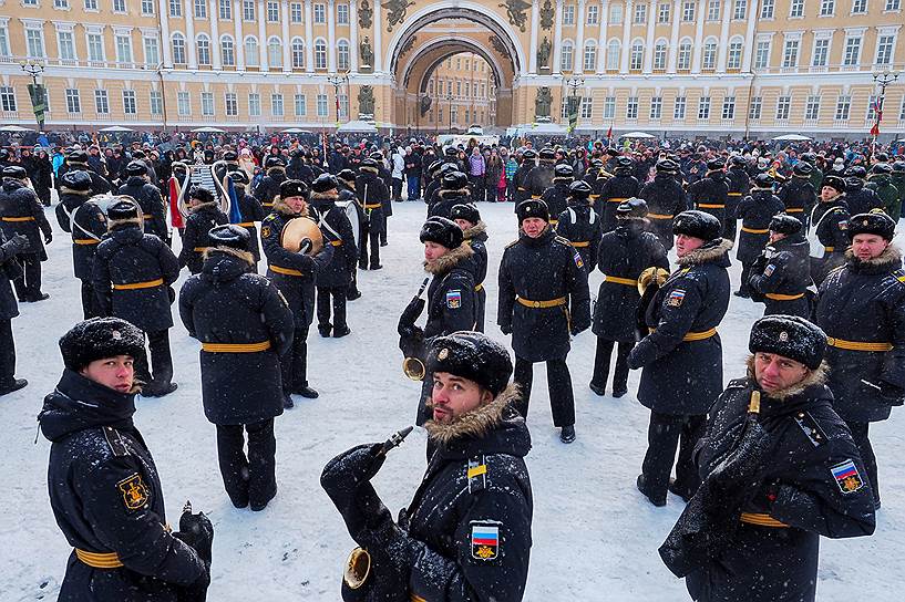 Военный парад на Дворцовой площади в день 75-летия освобождения Ленинграда от блокады