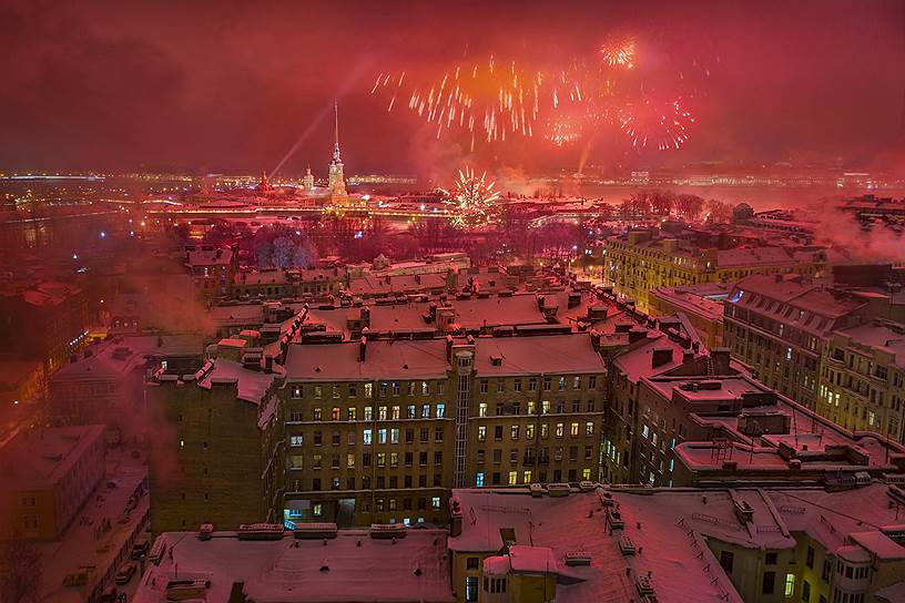 Салют в честь 75-й годовщины освобождения Ленинграда от блокады