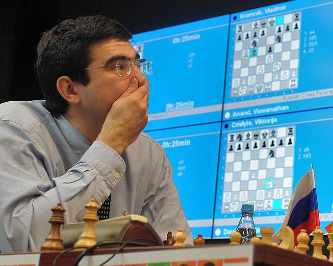 Крамник дважды проводил матчи с компьютерной программой Deep Fritz: в 2002 году матч закончился ничьей, в 2006-м — победой компьютера