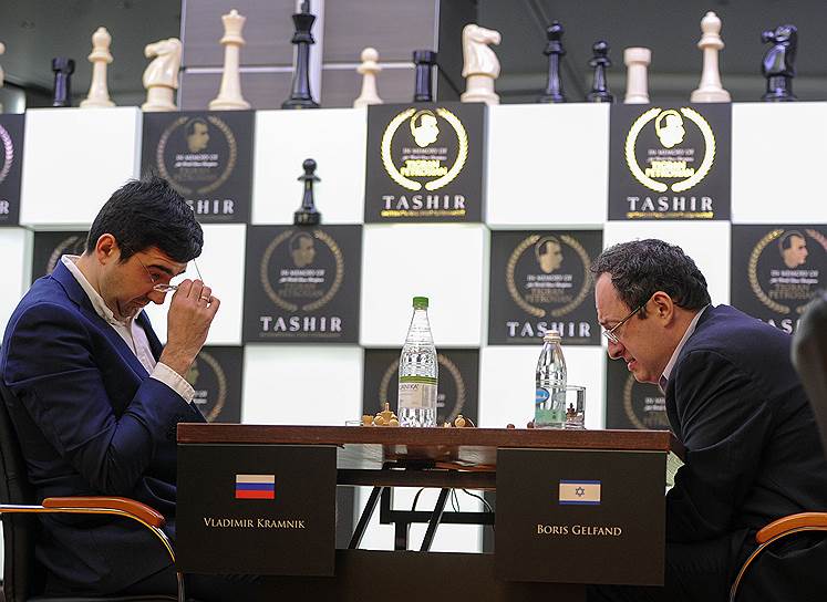 29 января 2019 года 43-летний Владимир Крамник объявил о завершении карьеры &lt;br>
На фото: Владимир Крамник и Борис Гельфанд (справа)