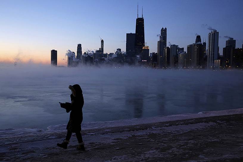 Чикаго, Иллинойс. В Чикаго была зарегистрирована самая низкая температура за всю историю наблюдений (-33 С°)