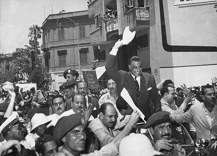 Президент Гамаль Абдель Насер стал некоронованным королем Ближнего Востока после национализации Суэцкого канала (1956 год)  