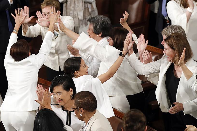 Вашингтон, США. Женщины в Конгрессе оделись в белое в знак протеста против политики Дональда Трампа