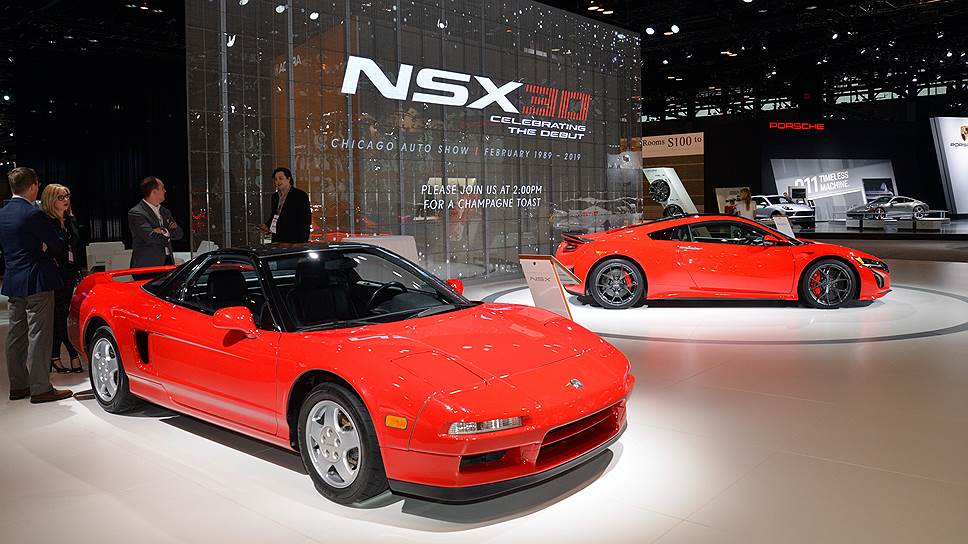 Honda вслед за Mazda отметила на автосалоне в Чикаго 30-летний юбилей спорткара NSX. По случаю торжества на фирменном стенде были представлены оригинальное купе 90-х годов и его современный вариант