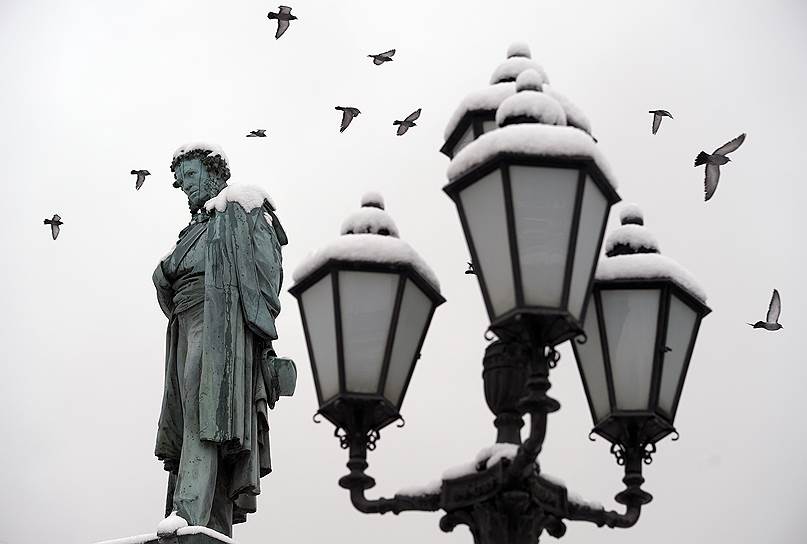 Памятник поэту Александру Пушкину на Пушкинской площади