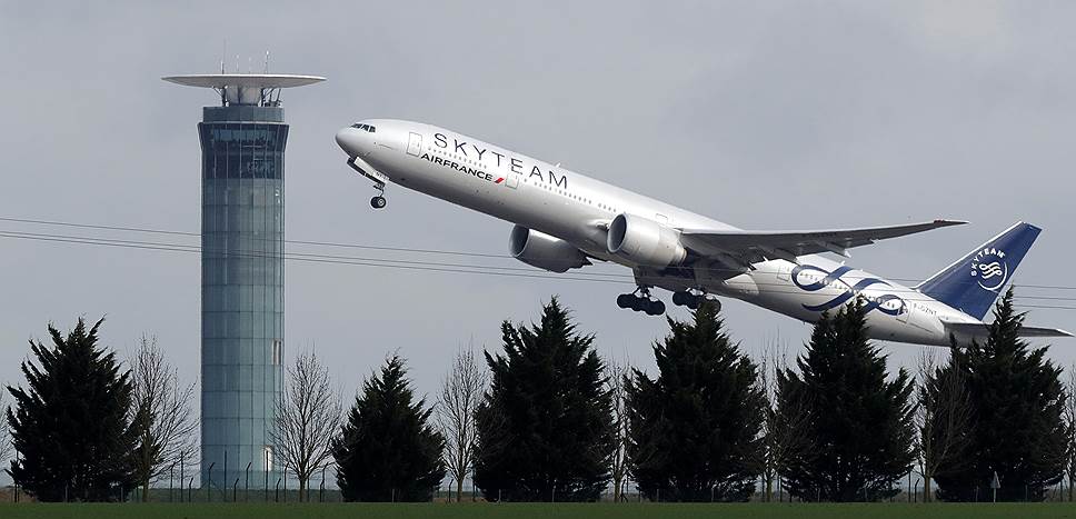 Boeing 777-300ER предназначен для авиалиний большой протяженности. Его максимальная дальность полета без дозаправки достигает 14690 км 