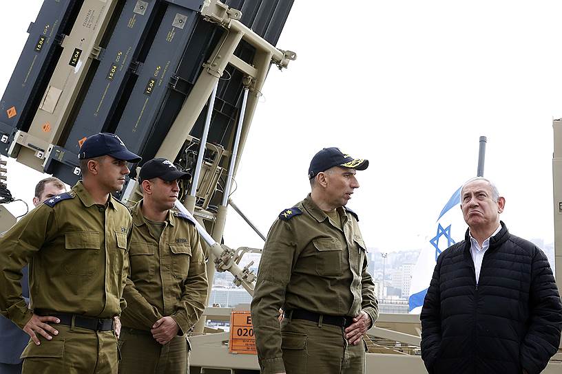 Премьер-министр Израиля Биньямин Нетаньяху (справа)