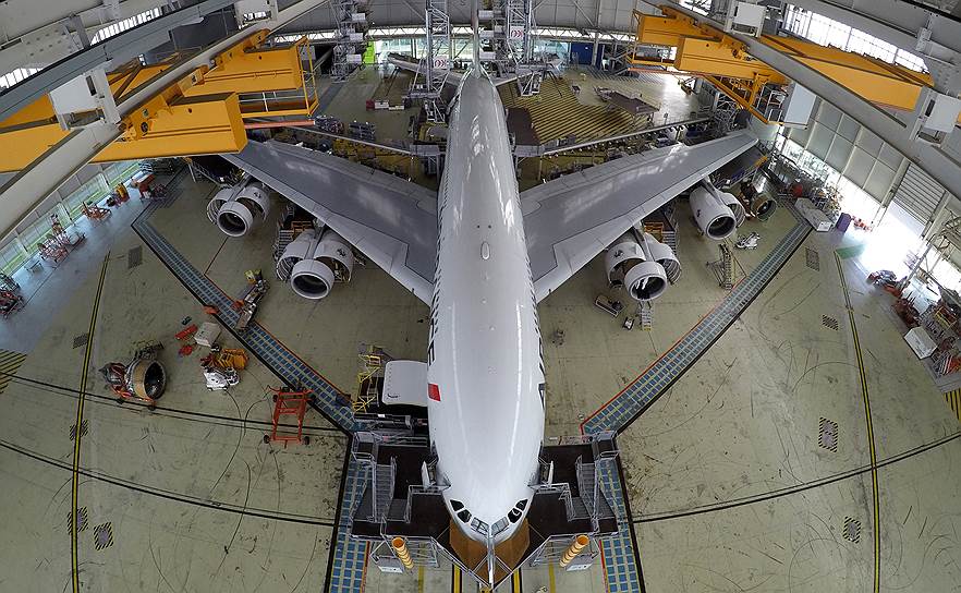 14 февраля. Европейский концерн Airbus &lt;a href=&quot;/doc/3882884&quot;>объявил&lt;/a> об отказе от производства крупнейшего пассажирского авиалайнера А380 с 2021 года