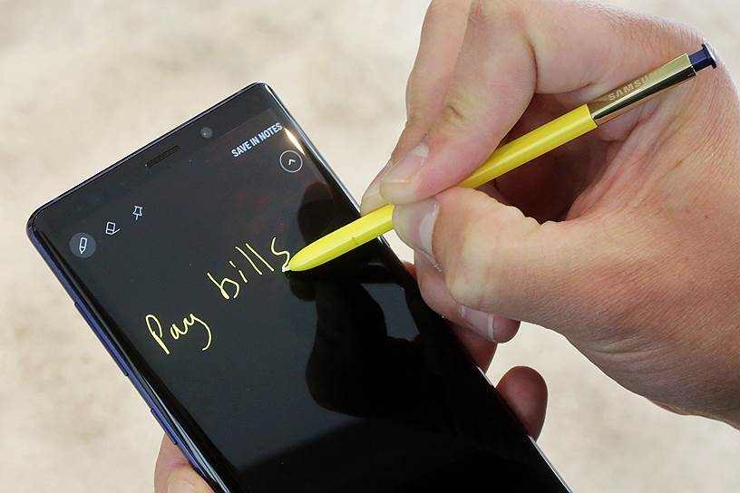 4-е место. Samsung Galaxy Note 9 ($1 тыс.). Лучший телефон от Samsung имеет большой и современный 6,4-дюймовый дисплей. Мощные характеристики обеспечивают высокую производительность и многозадачность
