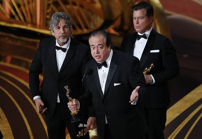Сценаристы «Зеленой книги» получают «Оскар» за «Лучший оригинальный сценарий»