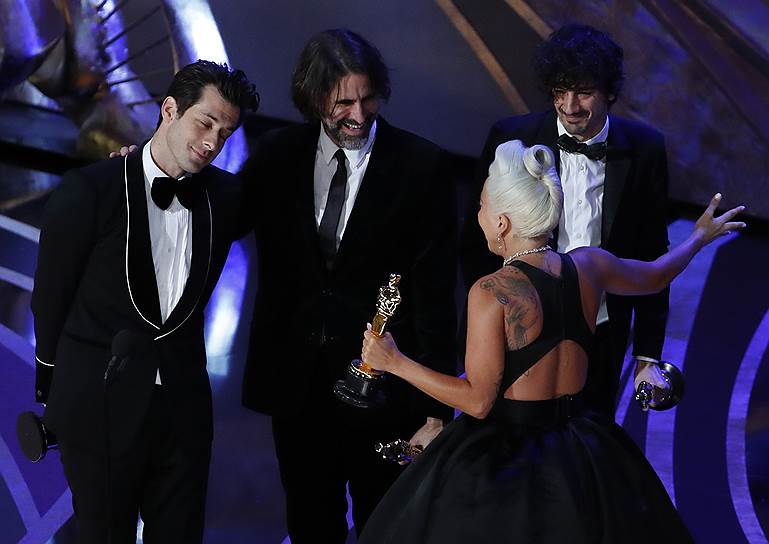 Леди Гага получила свой первый «Оскар» за «Лучшую песню» к фильму «Звезда родилась»