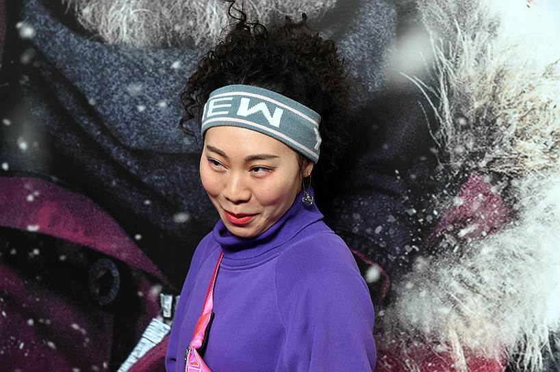 Китайская актриса и певица Ян Гэ перед премьерой фильма «Затерянные во льдах» режиссера Джо Пенны в кинотеатре «Москва»