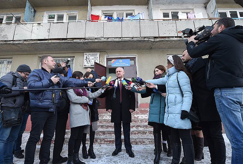 Президент Молдавии Игорь Додон (в центре)