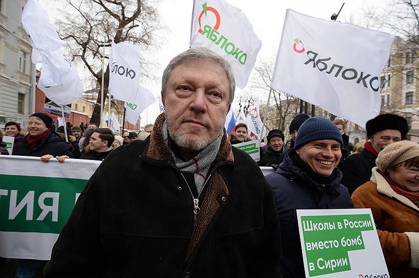 Глава партии «Яблоко» Григорий Явлинский на марше памяти Бориса Немцова в Москве