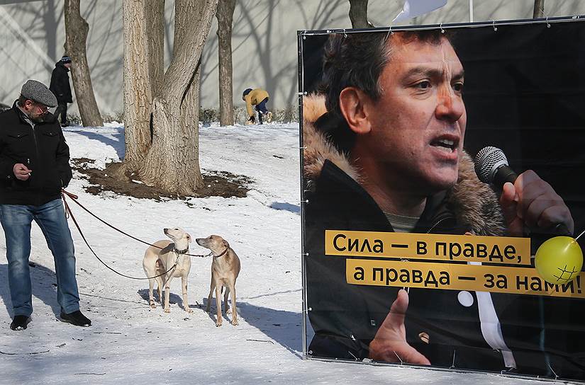 Плакат в память о Борисе Немцове в Ростове-на-Дону