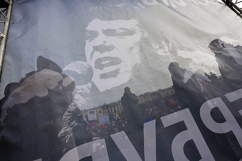 Марш памяти Бориса Немцова в Санкт-Петербурге на площади у Финляндского вокзала
