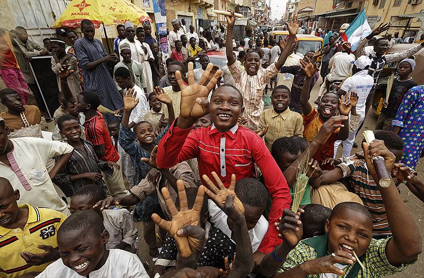 Кано, Нигерия. Сторонники переизбранного на еще четыре года президента страны Мохаммаду Бухари 