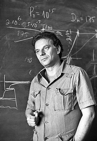 Жорес Алферов родился 15 марта 1930 года в Витебске Белорусской ССР. В 1952 году окончил Ленинградский электротехнический институт, после чего пришел на работу в Физико-технический институт имени А. Ф. Иоффе (ФТИ). В 1987-2003 годах был директором этого института