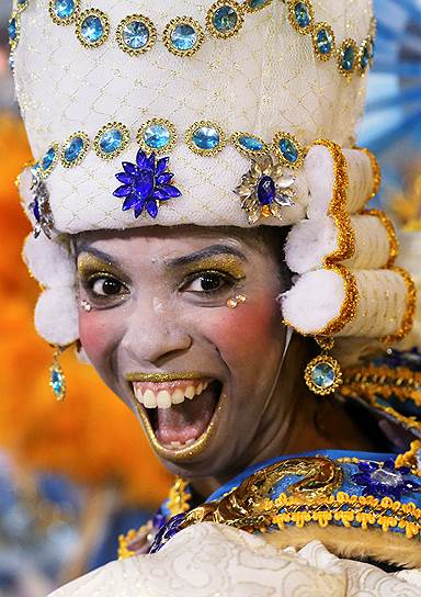 Рио-де-Жанейро, Бразилия. Танцовщица самбы на карнавале