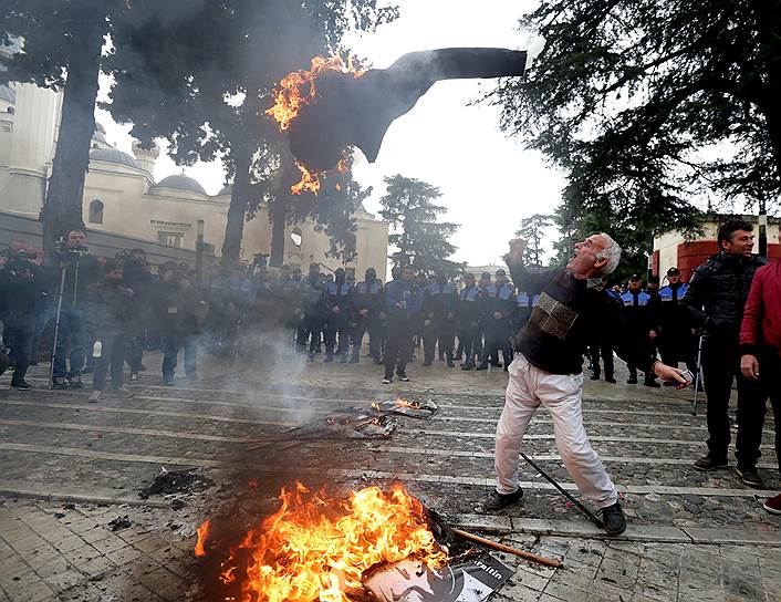 Тирана, Албания. Антиправительственные акции протеста  