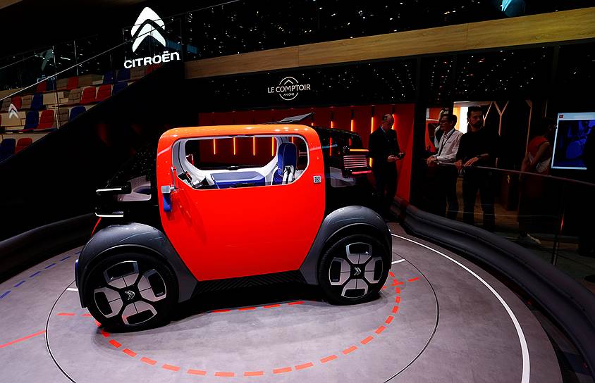 Яркий концепт-кар Citroen Ami One — это взгляд марки на современные электромобили для городского каршеринга. Машина создана как дань уважения культовому Citroen 2CV, ставшему символом марки