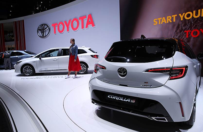 Toyota показала весь модельный ряд, включая новые модификации Corolla — &quot;спортивный&quot; хэтчбек GR Sport и &quot;внедорожный&quot; универсал Trek