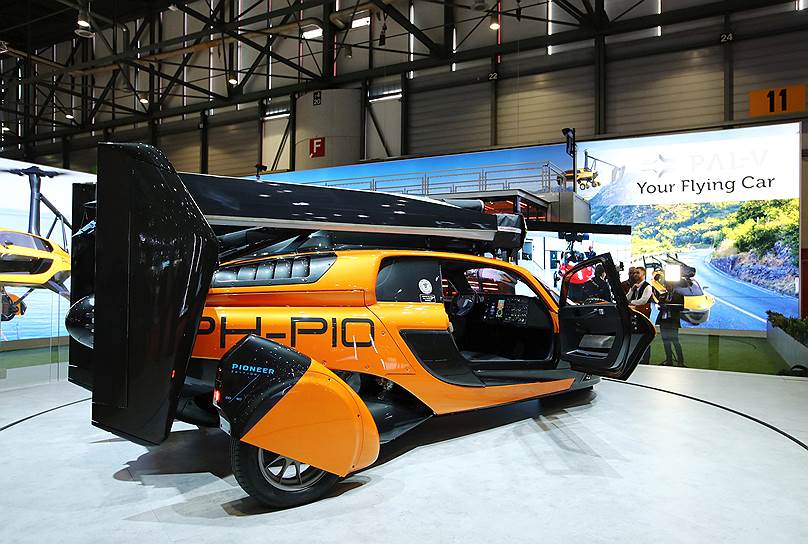 Летающие автомобили становятся уже реальностью. Компания PAL-V привезла в Женеву модель Liberty Flying Car, которая является готовым к массовому производству транспортным средством. Заказы на него уже поступают