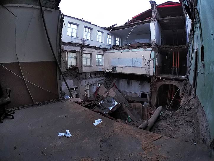 Последствия обрушения здания ИТМО 16 февраля 2019 года. Обвалившийся 3-й этаж — с арочными перекрытиями, два верхних этажа надстроены в советское время