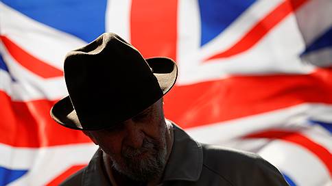 «Брексит» ждет туманное будущее  / Британский парламент решил отложить выход из ЕС