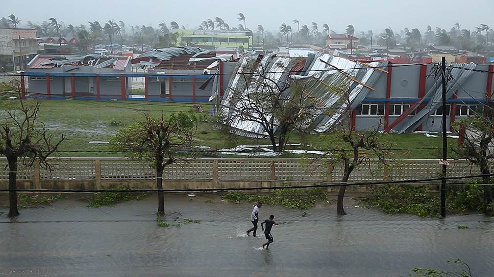 В результате разгула стихии свыше полумиллиона человек оказались отрезанными от внешнего мира в мозамбикском городе Бейра