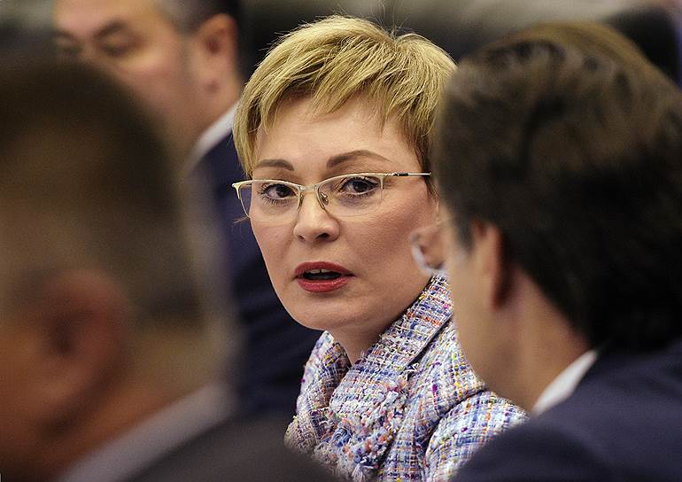 19 марта СМИ сообщили, что глава Мурманской области Марина Ковтун написала заявление об отставке. 21 марта госпожа Ковтун подтвердила информацию о своем уходе