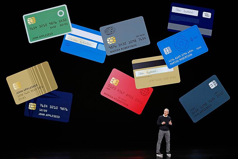 CEO Apple Тим Кук на сцене театра имени Стива Джобса