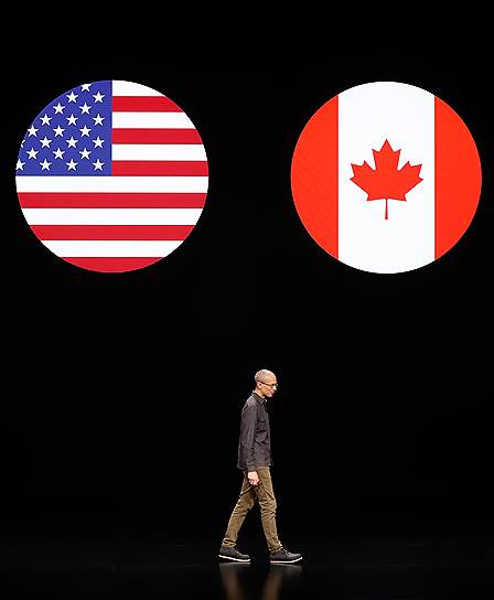 Роджер Роснер во время презентации Apple в Купертино