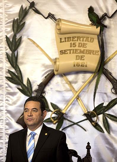 Джимми Моралес — президент Гватемалы с января 2016 года. Начал заниматься политикой в 2011 году, не смог выиграть муниципальные выборы. До того, как стать политиком, снимался в популярных местных комедиях, включая сериал «Нравы»