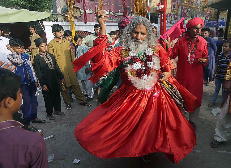 Лахор, Пакистан. День памяти суфийского поэта и дервиша Шах Хуссейна 