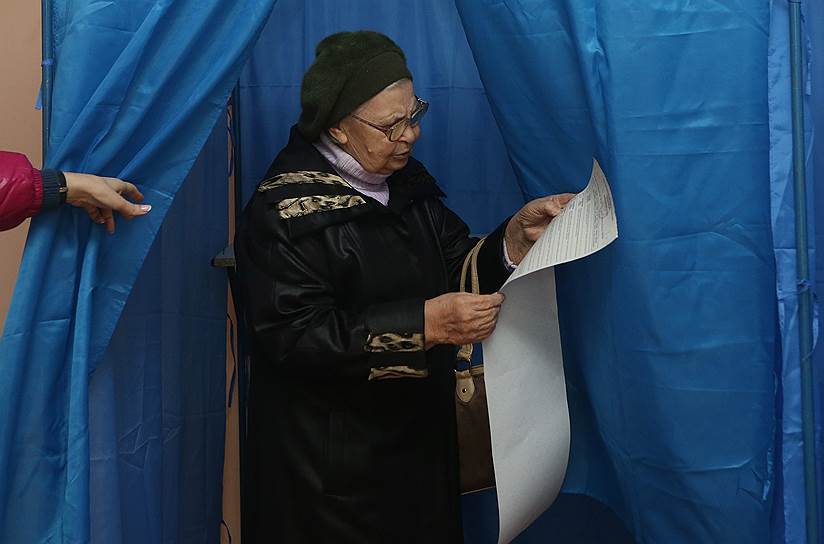 Для проведения выборов на всей территории Украины (кроме не подконтрольных Киеву районов Донецкой и Луганской областей) было создано 199 избирательных округов, на которых открыты 29888 избирательных участков