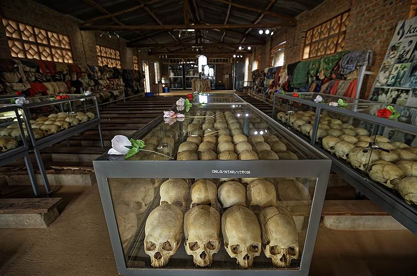 Нтарама, Руанда. Черепа убитых во время геноцида 1994 года