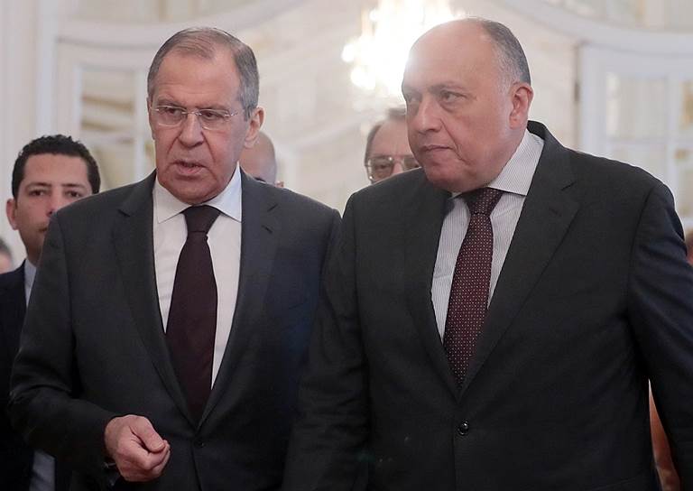 Министр иностранных дел России Сергей Лавров (слева) и министр иностранных дел Египта Самех Шукри