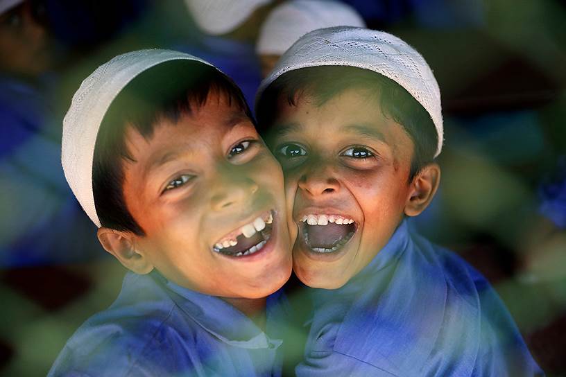 Кокс-Базар, Бангладеш. Мальчики в лагере беженцев-рохинджа