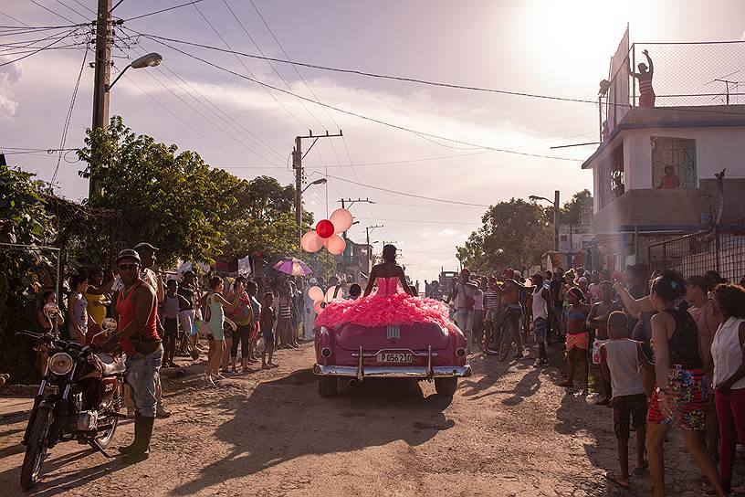 В категории «Проблемы современности» лучшей стала россиянка Диана Маркосян с фотографией «Кубанита», на которой изображена жительница Гаваны в розовом кабриолете