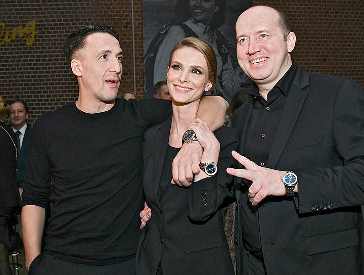 Слева направо: актеры Артур Смольянинов, Светлана Иванова и Сергей Бурунов на Breitling Gala Night в Музее Москвы