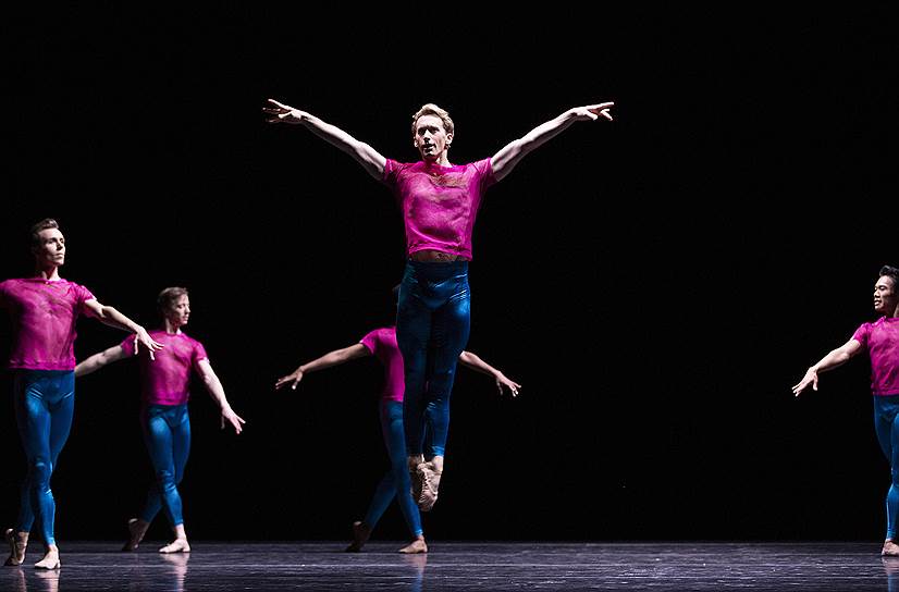 Артисты из Бостона мастерски переходят с высокого балетного стиля на танцевальный сленг