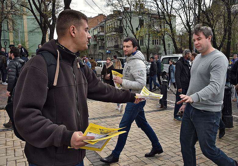 Шествие в поддержку кандидата в президенты Украины, действующего президента Петра Порошенко
