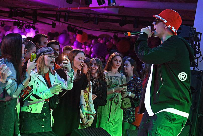 Хип-хоп-исполнитель Big Baby Tape во время выступления на вечеринке Tatler Teen Party 2019 в ЦУМе