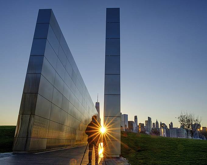 Нью-Джерси, США. Мемориал Empty Sky — памятник 746 жителям штата, погибшим при теракте 11 сентября 2001 года
