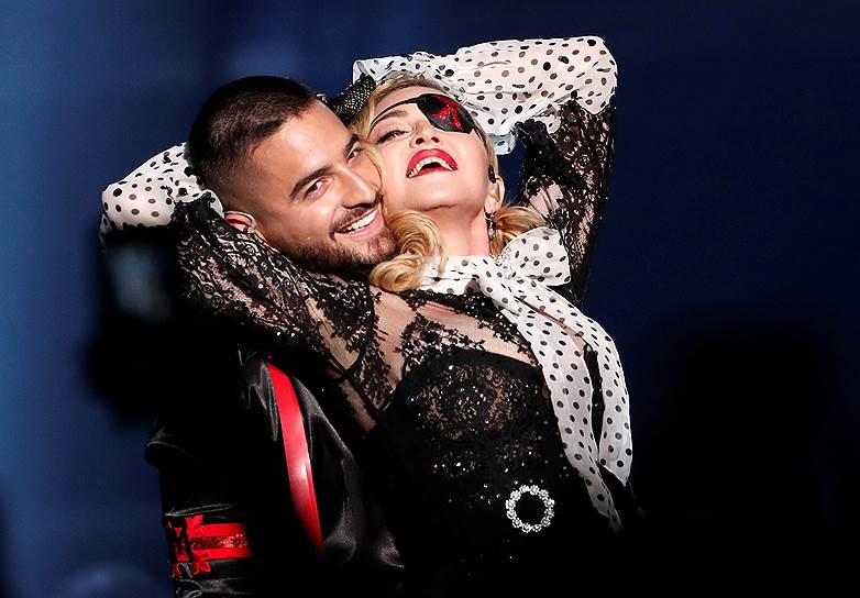 Мадонна и колумбийский певец Малума исполнили на церемонии совместную песню «Medellin» — первый сингл из нового альбома певицы «Madame X», который выйдет 14 июня 